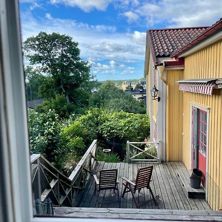Gaesthus Med Utsikt Oever Drottningholms Slott Exterior photo